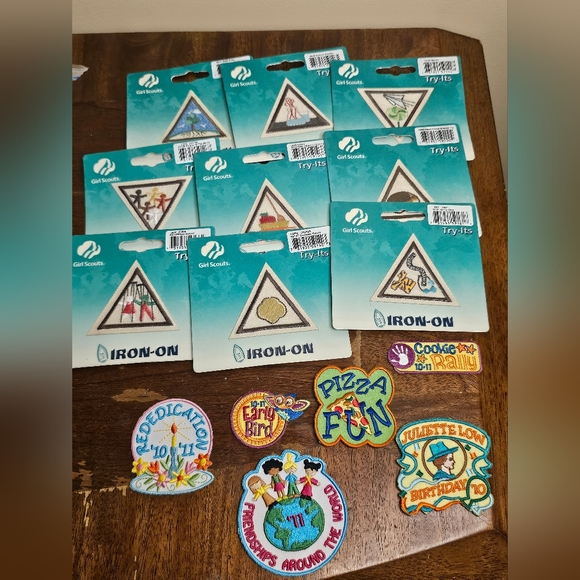 Girl Scout Kids Apatches lot 15 Various Iron‎ On Badges America 2010 2011 New - Picture 1 of 6